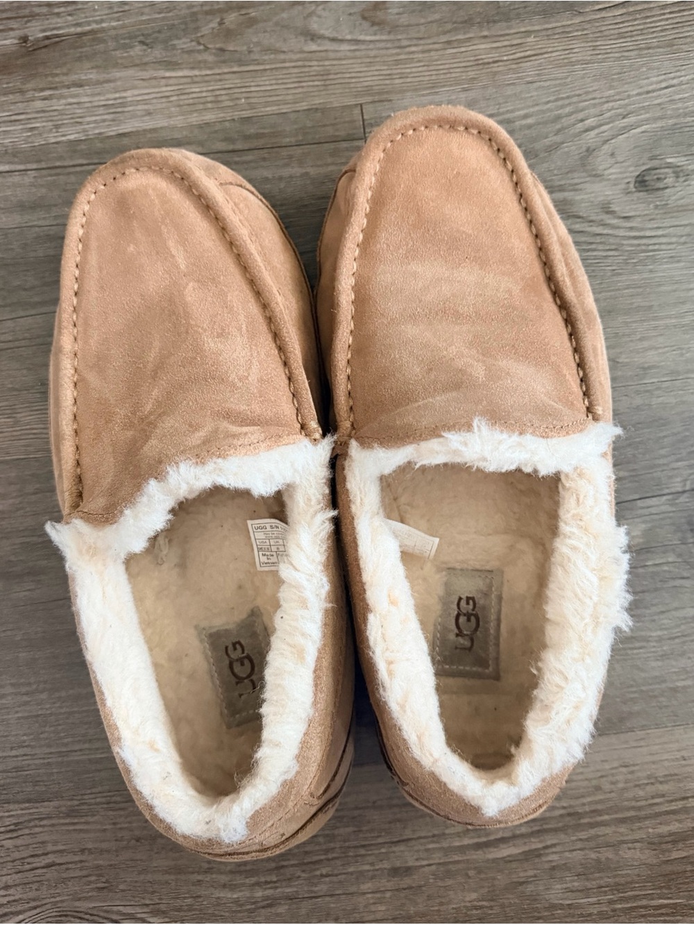 Size 9 Men’s Ugg Ascot Chestnut Slippers